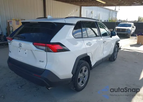 2024 Toyota Rav4 Xle z USA, uszkodzony, nr VIN 2T3W1RFV6RW334198